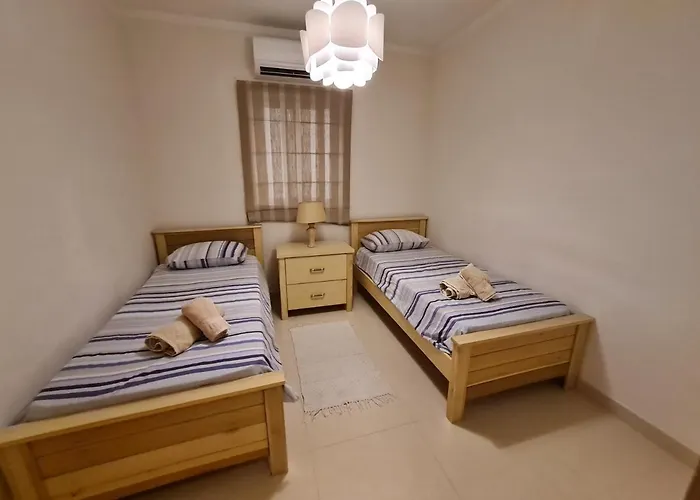 Апартаменты Seabreeze Waterfront Flat Zebbug (Gozo)